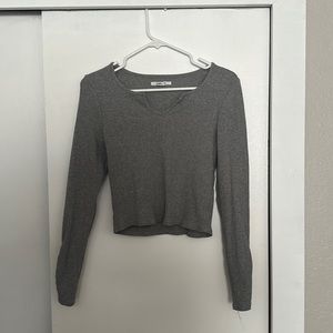 grey long-sleeved bodycon crop top.